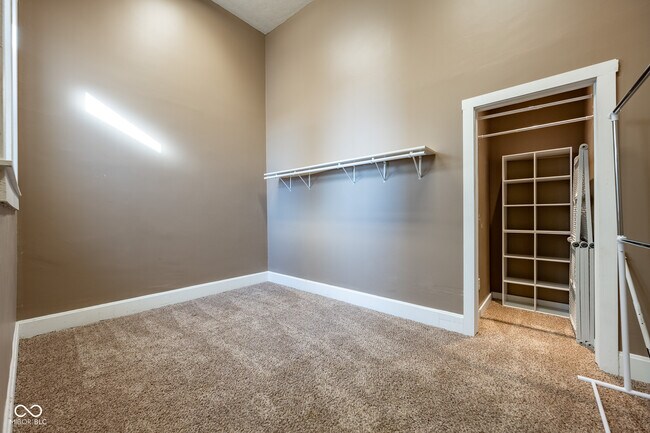 Building Photo - 12 E Washington St