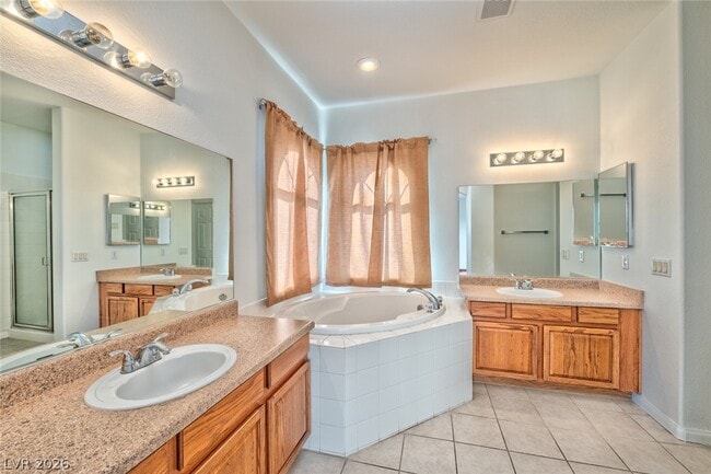 Building Photo - 1539 Laguna Palms Ave