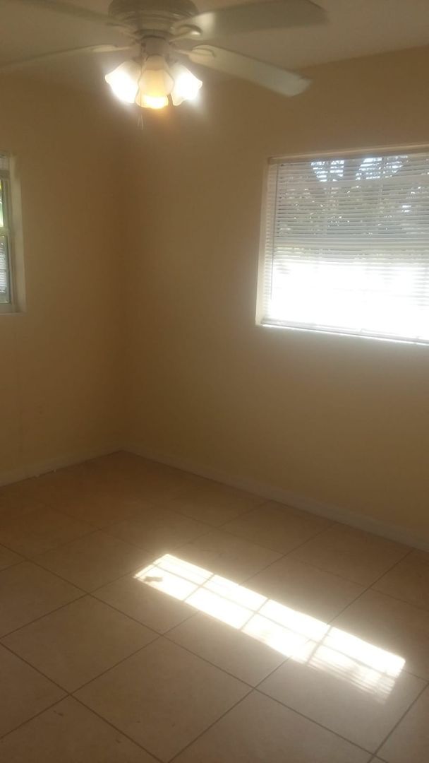 Building Photo - 169 Dahlia Dr