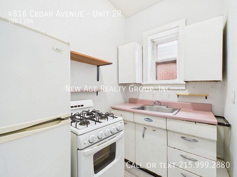 Building Photo - 4816 Cedar Ave