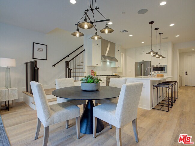 Building Photo - 1419 S Sierra Bonita Ave