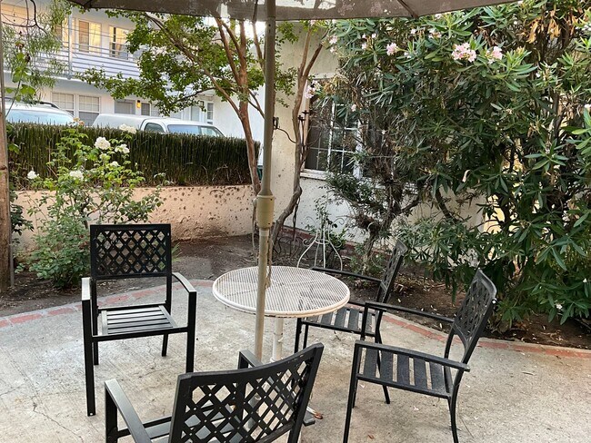 Building Photo - Studio Apartment -Open House  Tuesday the 17th at 5pm