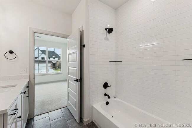 Building Photo - 2325 E 134th St S