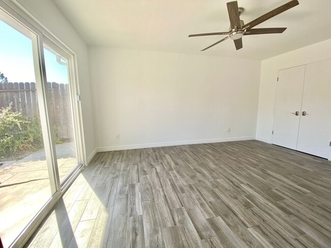 Building Photo - Single story Lake Lindero 4b/2b home with amazing lake views!