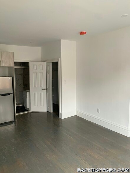 Building Photo - 225 Newbury St