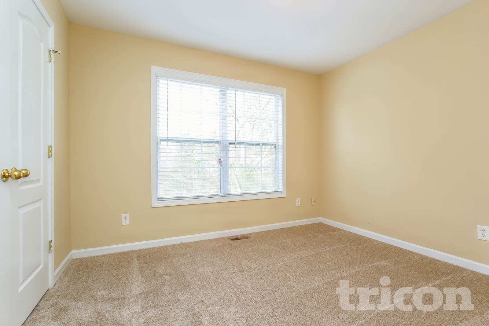 Building Photo - 6355 Queensdale Dr