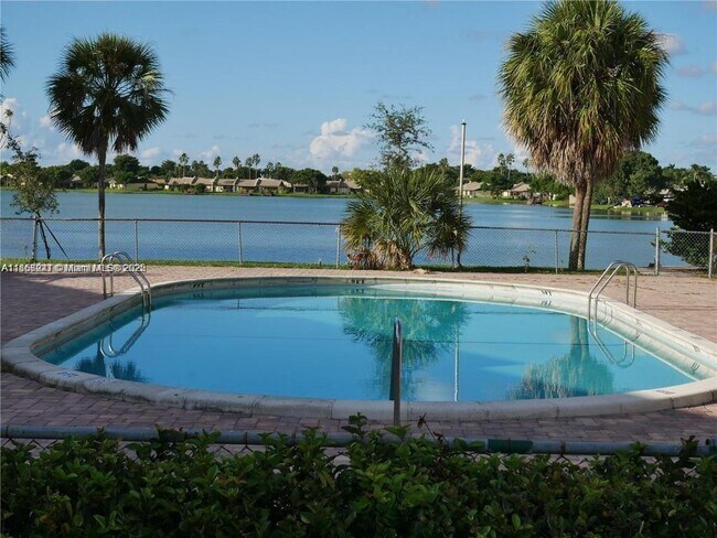Building Photo - 406 Lakeside Dr