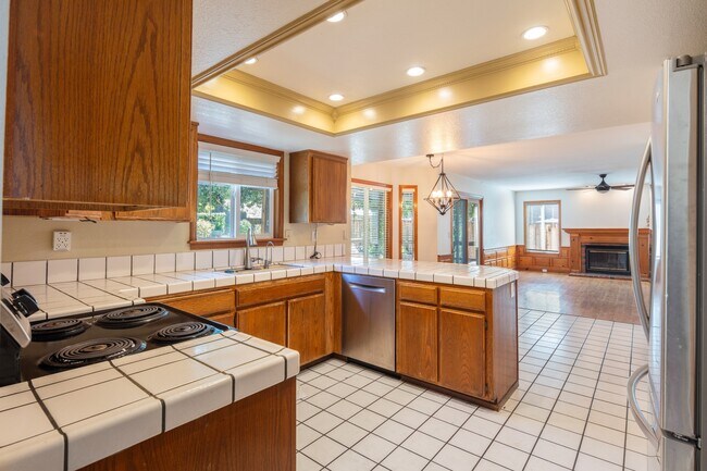 Building Photo - 512 Bluerock Dr