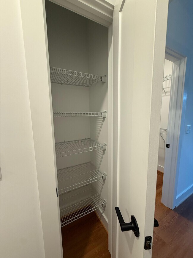 Building Photo - 909 Bainbridge St