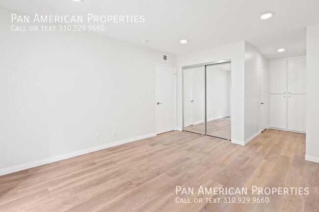Building Photo - 10380 Almayo Ave