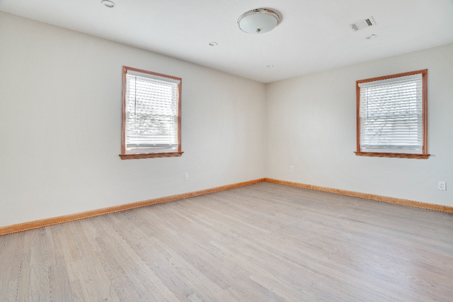 Building Photo - 414 Elm St