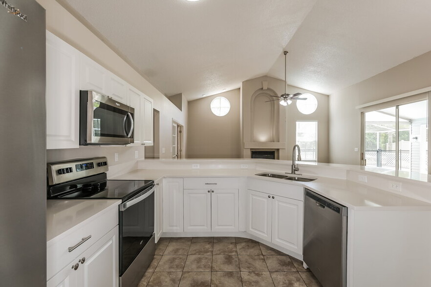 Building Photo - 3322 Silverpond Dr