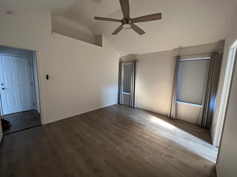 Building Photo - 8009 Thompson Pky