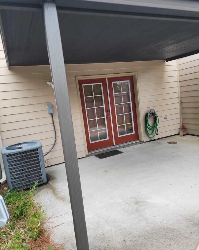 Building Photo - 8 Townhouse Cv