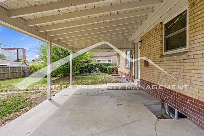 Building Photo - 4564 E Mexico Ave