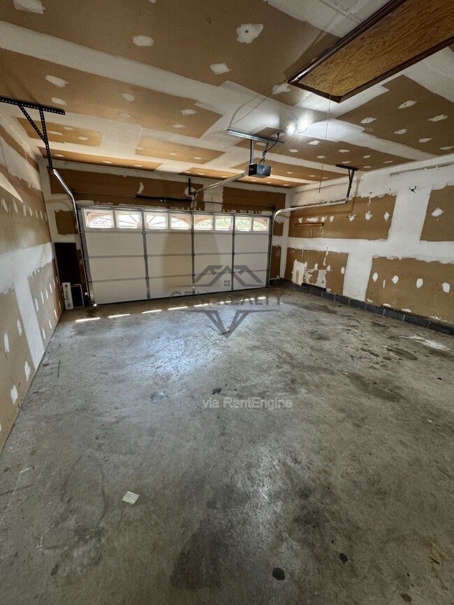 Building Photo - 5088 Blarney St