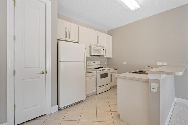 Building Photo - 1222 Roycroft Ave