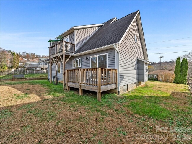 Building Photo - 14 Hildebrand St