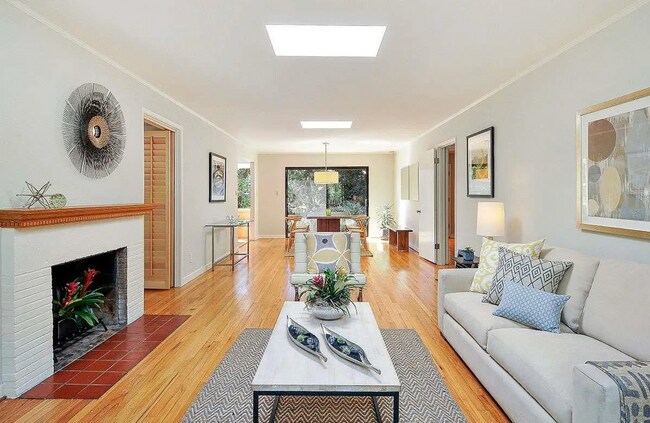 living room - 1076 Euclid Ave