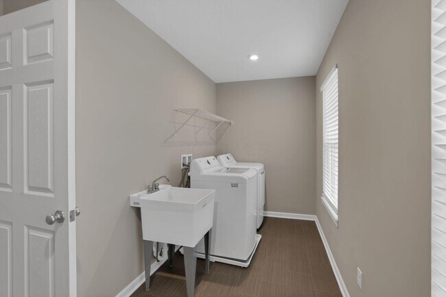 Building Photo - 7449 Sugarbark Dr