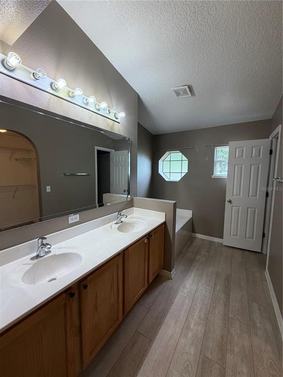 Building Photo - 5539 Sycamore Canyon Dr