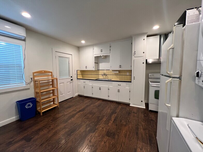 Building Photo - 927 Donaldson Ave