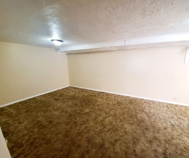 Building Photo - Aug 1st 2026/2027 Pre-leasing Close to 1.5 Blks to CSU & Old Town