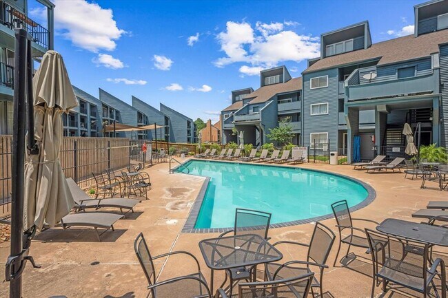Building Photo - 12500 Melville Dr