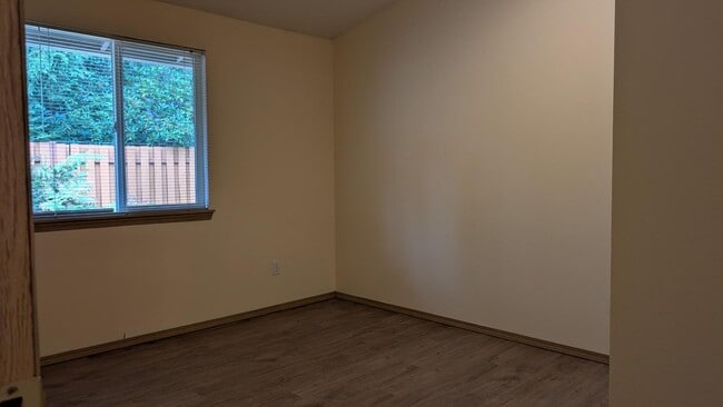 Building Photo - Ackerman-3613