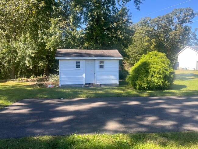 Building Photo - 3259 Livingston Rd