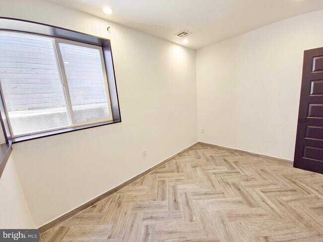Building Photo - 519 N 38th St