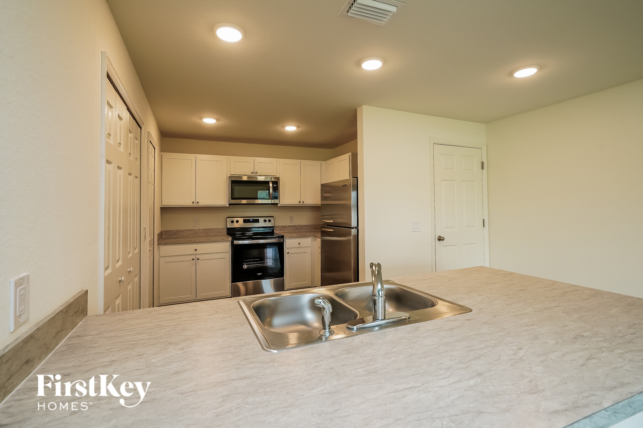 Building Photo - 2204 NE 22nd Pl