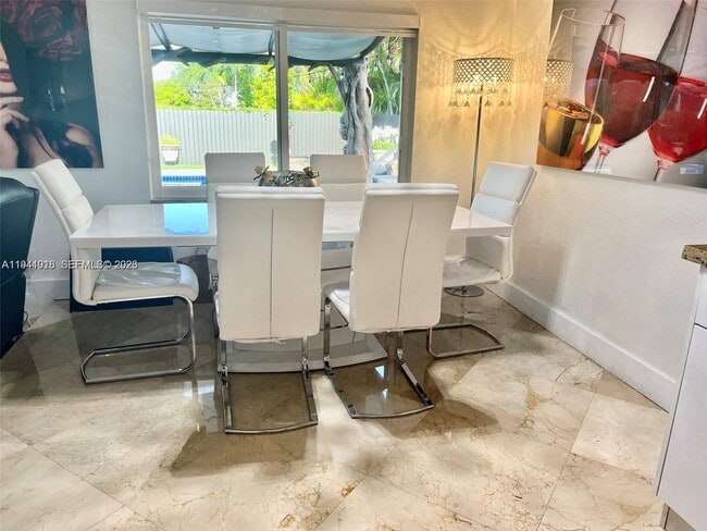 Building Photo - 4872 SW 140th Ave