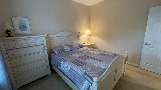 Building Photo - Furnished Annual Rental