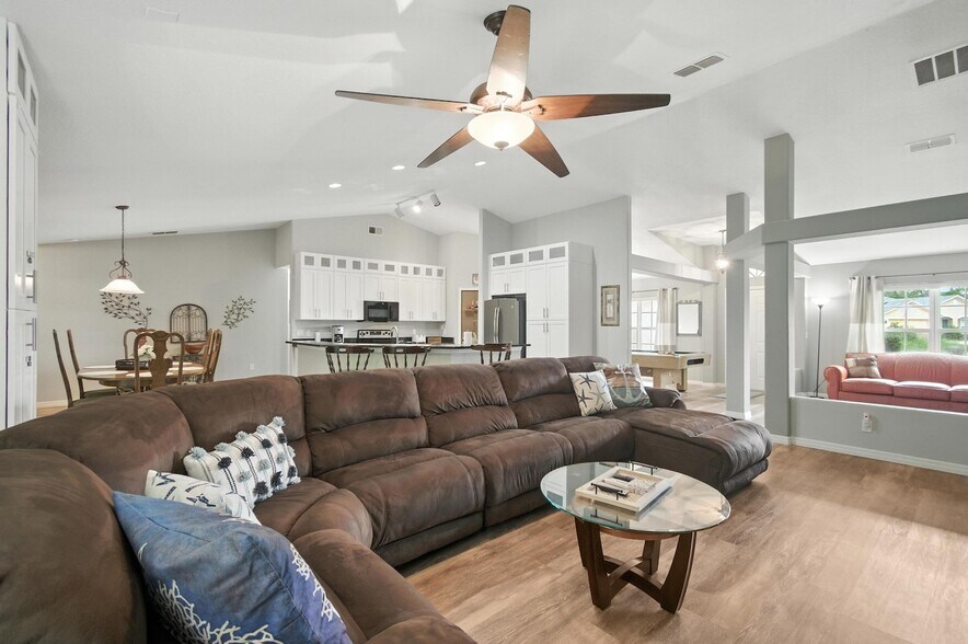 Building Photo - 9 Birch Haven Pl