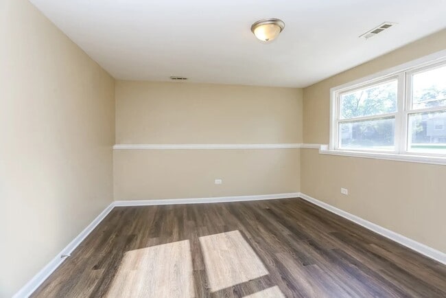 Building Photo - 118 Davis Ct