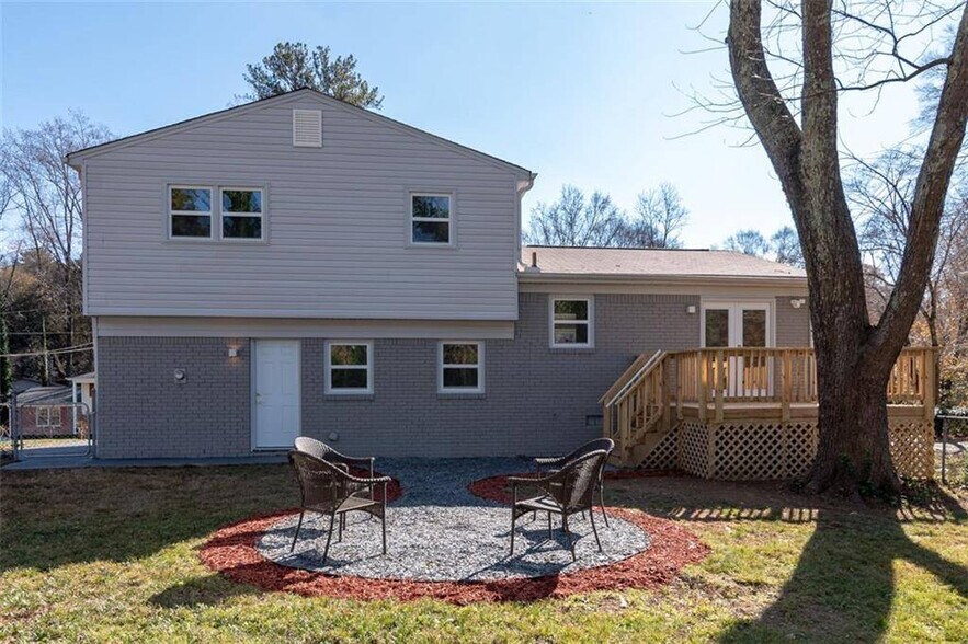 Building Photo - Room in House on Trafalgar Way
