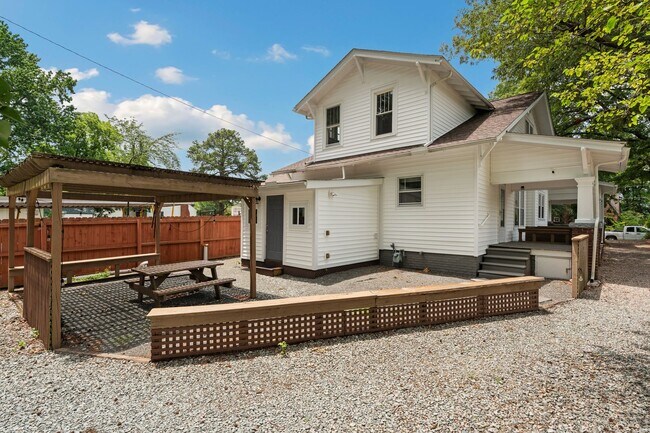 Building Photo - 2726 N Roxboro St