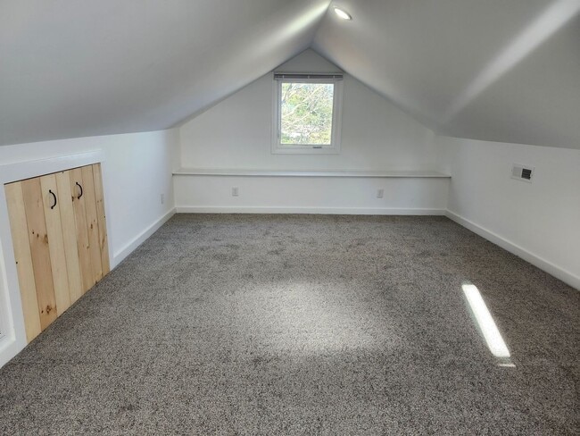 Building Photo - Large, Remodeled Single Family 4 BR House in Staunton