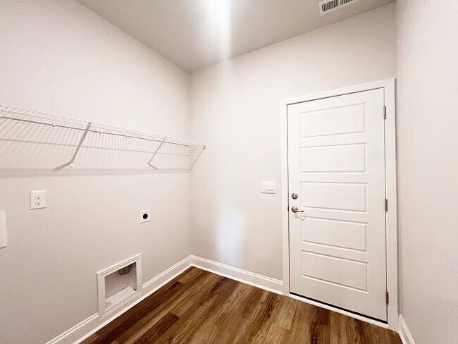 Building Photo - 335 Cypress Holw Trl