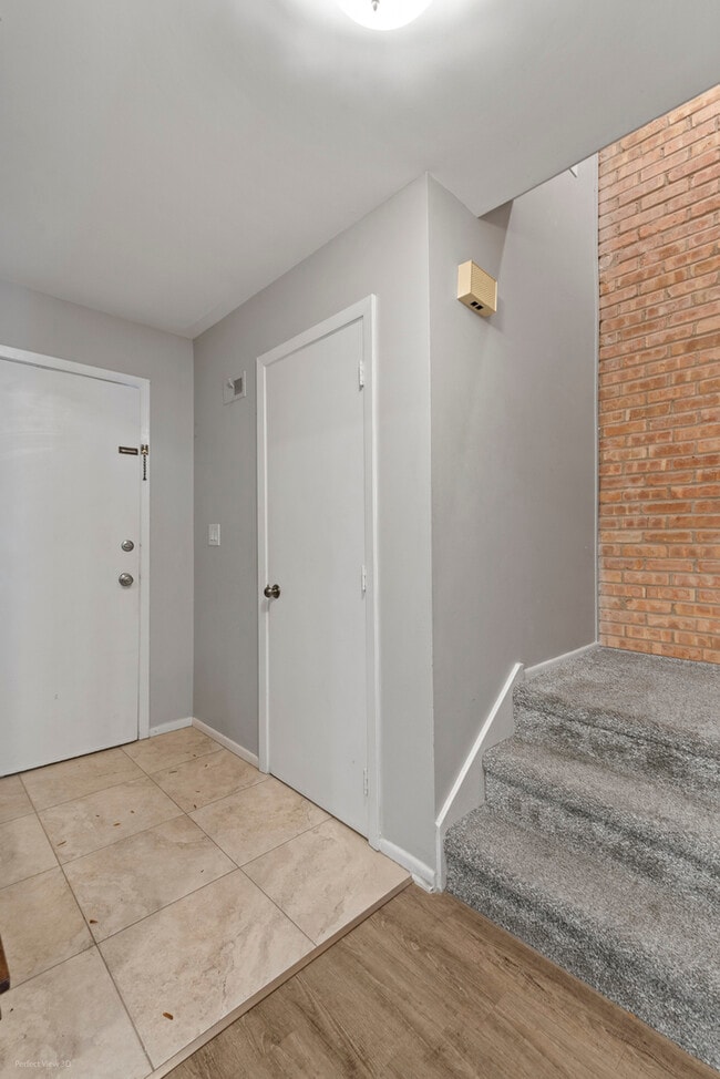 Building Photo - 1750 Henley St