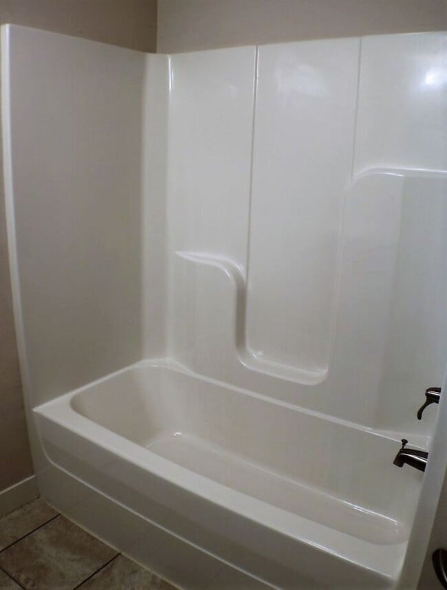 Building Photo - $1,675 | 3 Bedroom, 3 Bathroom TOWN HOME | PET Friendly* | Sublease* | Available for April 22nd, ...