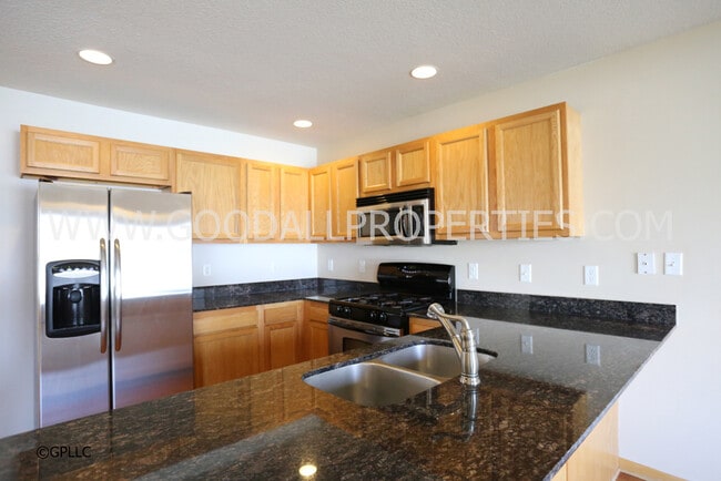 Building Photo - 3-Bedroom Urbandale Home with Office & Attached 2-Car Garage