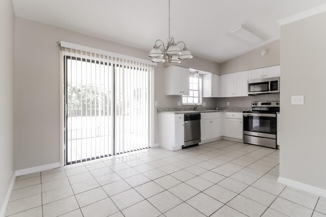 Building Photo - 431 Tropicaire Ave SW
