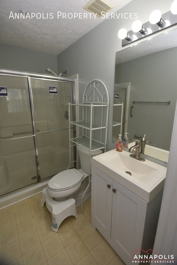 Building Photo - 657 Burtons Cove Way