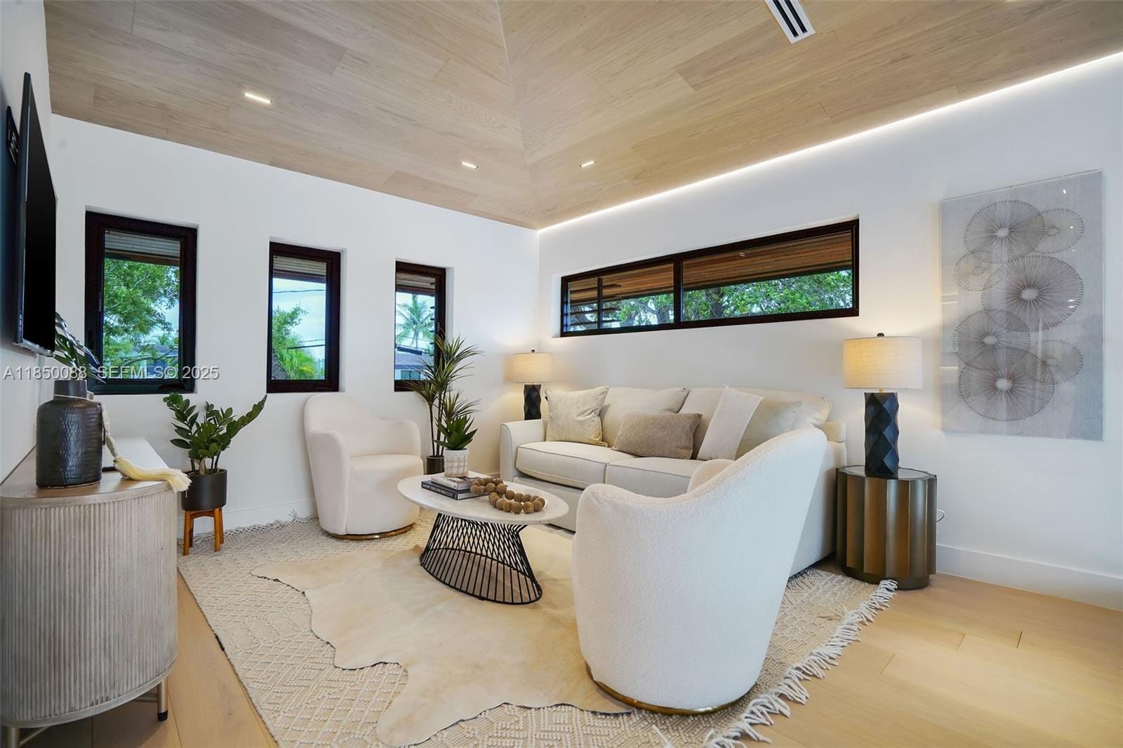 Building Photo - 3251 NE 164th St