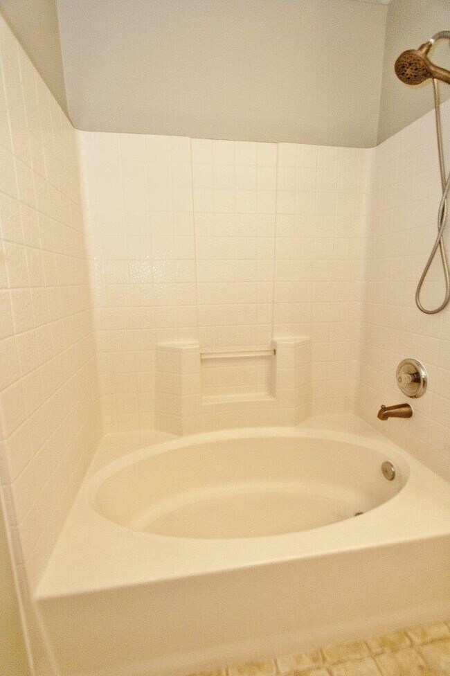 Building Photo - 705 Spruce Creek Dr