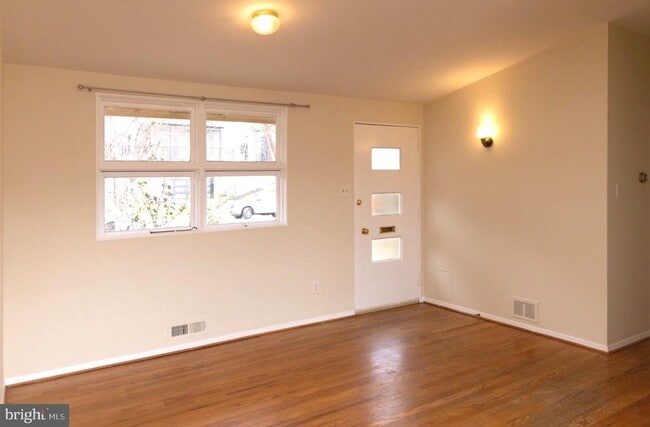 Building Photo - 6519 Byrnes Dr