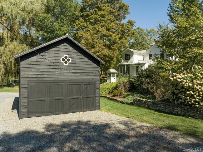 Building Photo - 4-6 Old Primrose Hill Rd