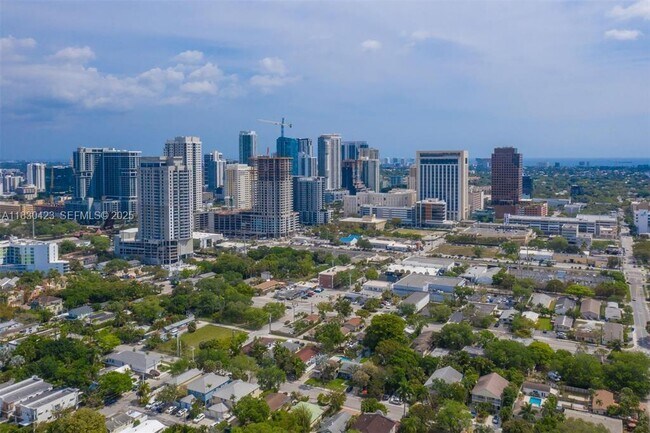 Building Photo - 638 SW 5th Ave